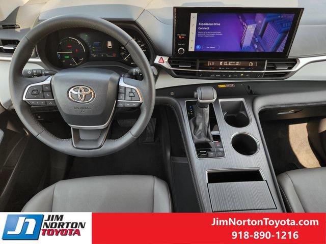 Used 2026 Toyota Sienna XLE FWD image 26