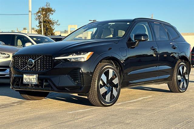 Certified 2025 Volvo XC60 T8 Plus w/ Protection Package Premier AWD/4WD image 4