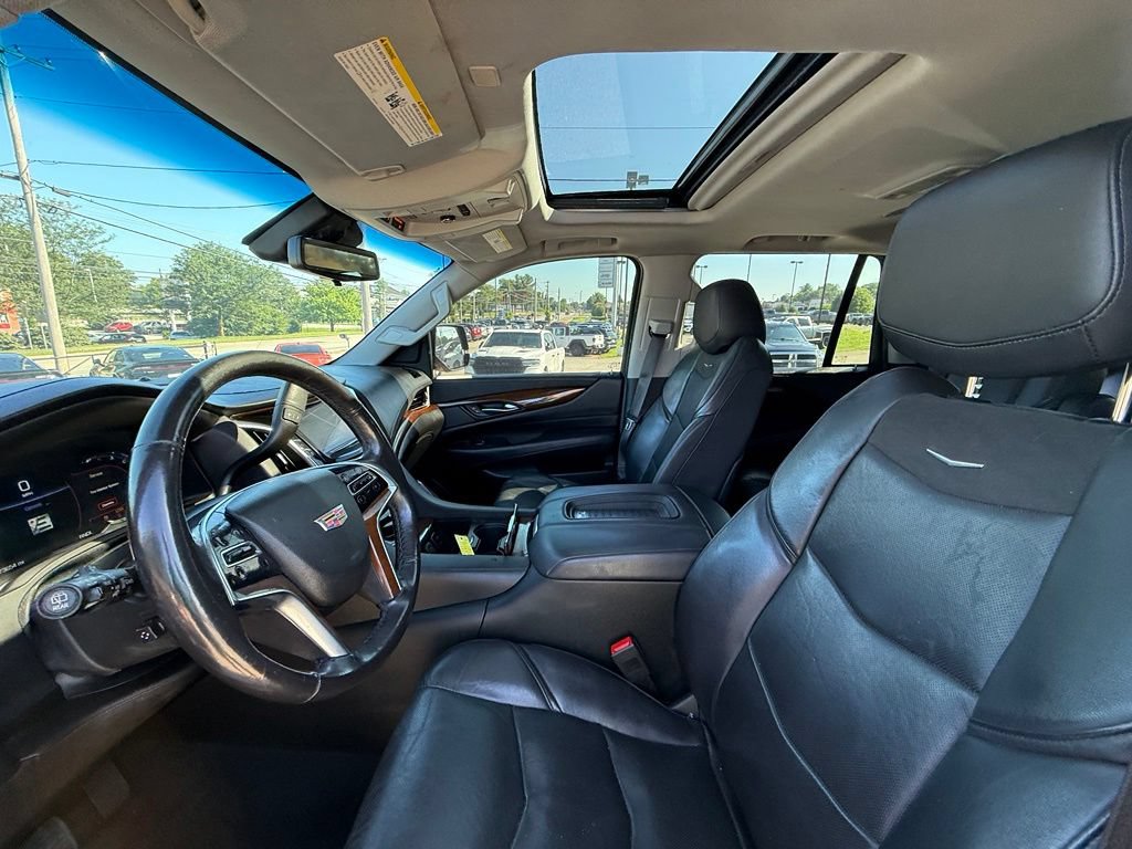 Used 2019 Cadillac Escalade Luxury AWD/4WD image 12