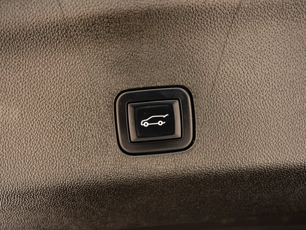 Used 2022 Chevrolet Tahoe RST w/ Luxury Package AWD/4WD image 21