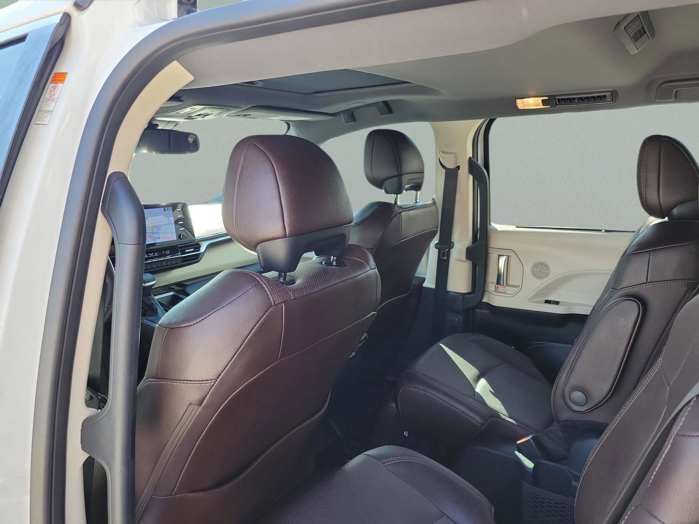 Certified 2023 Toyota Sienna Platinum FWD image 11