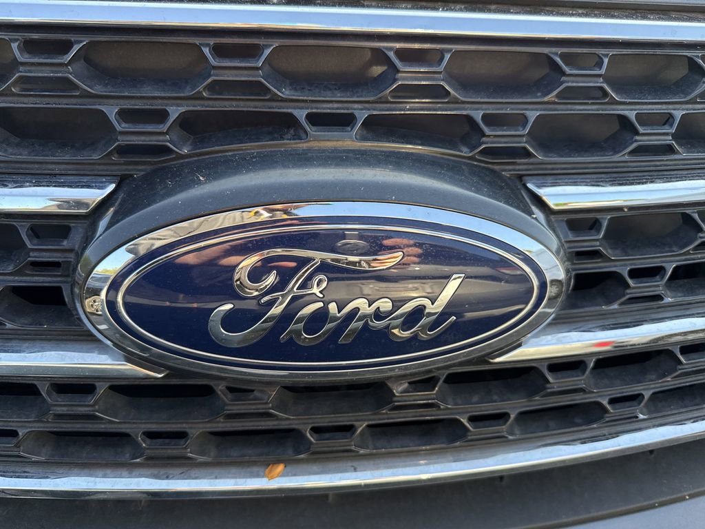 Used 2022 Ford Explorer XLT w/ Equipment Group 202A AWD/4WD image 4