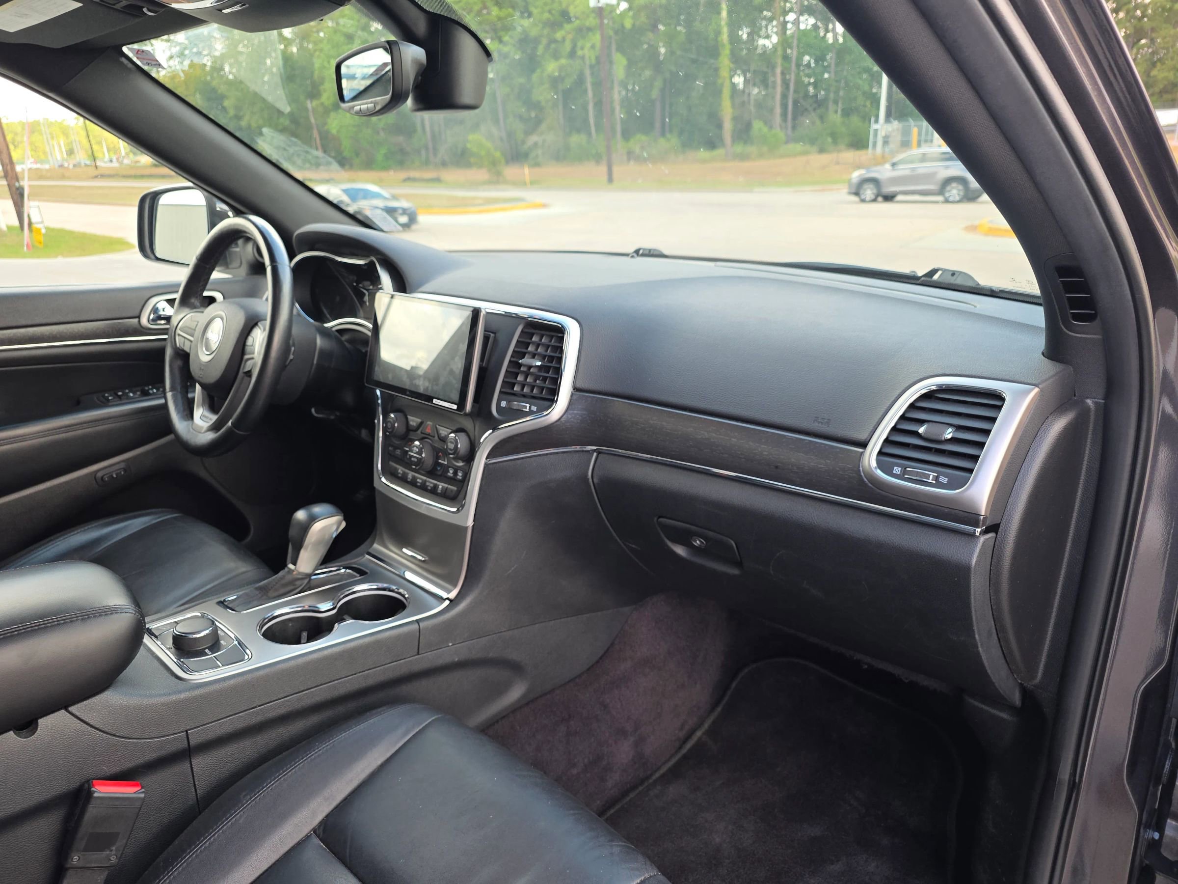 Used 2018 Jeep Grand Cherokee Limited image 24