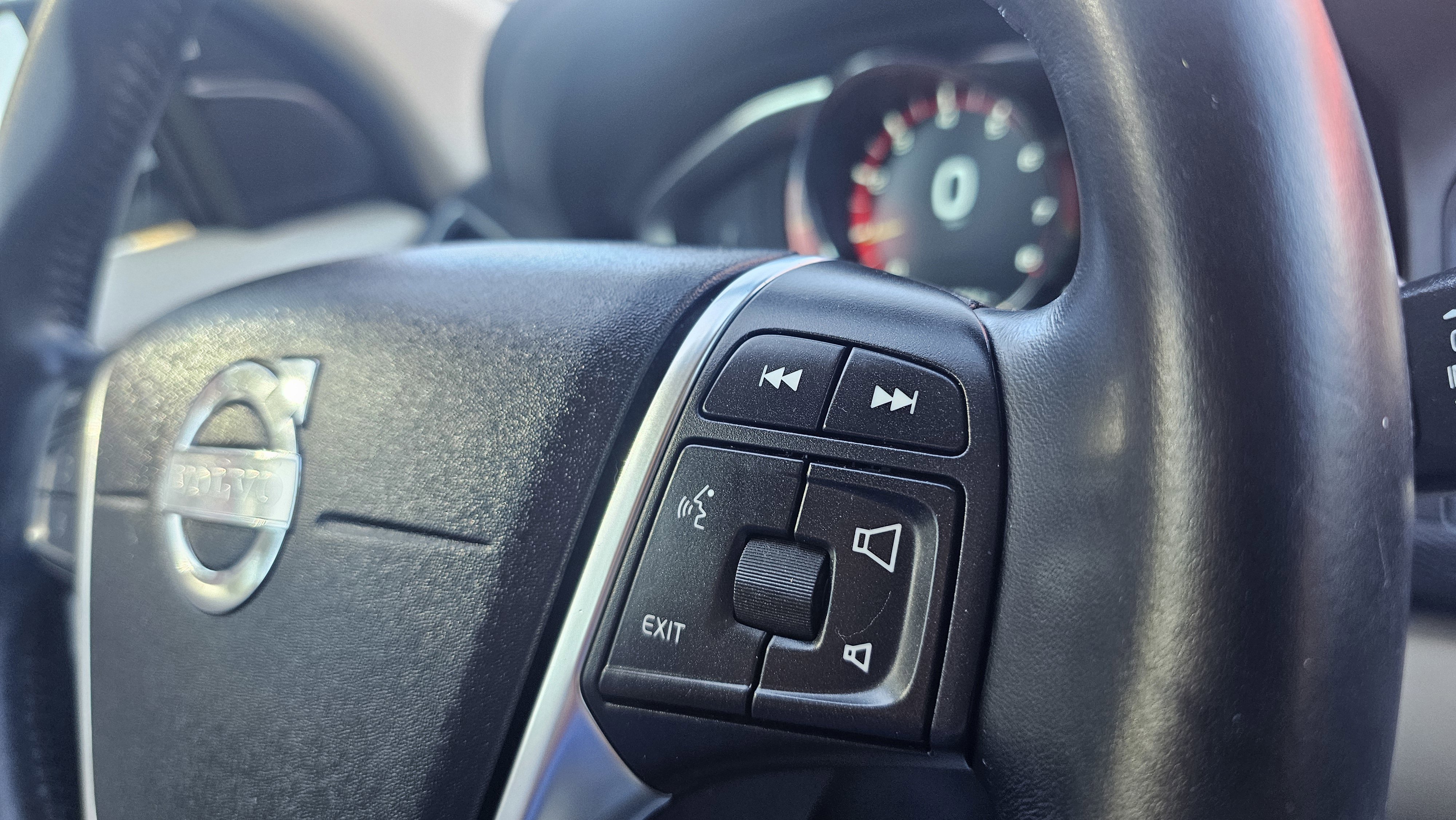 Used 2015 Volvo XC60 T5 Platinum image 43