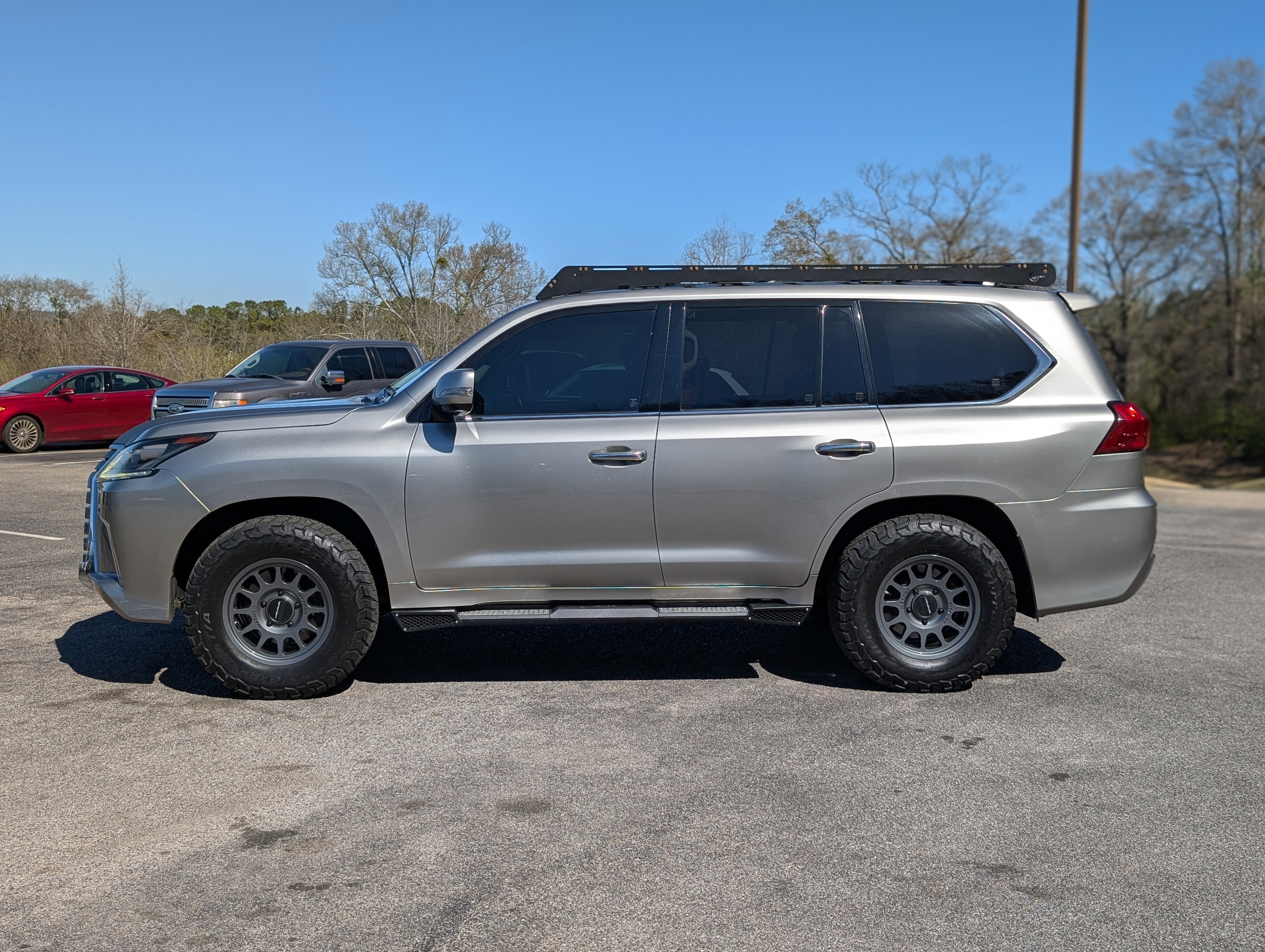 Used 2017 Lexus LX 570 4WD w/ Luxury Package image 6