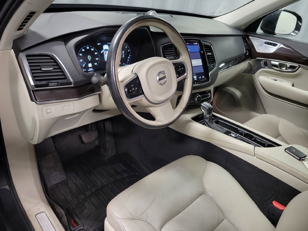 Used 2016 Volvo XC90 T6 Momentum w/ Momentum Plus Package AWD/4WD image 18