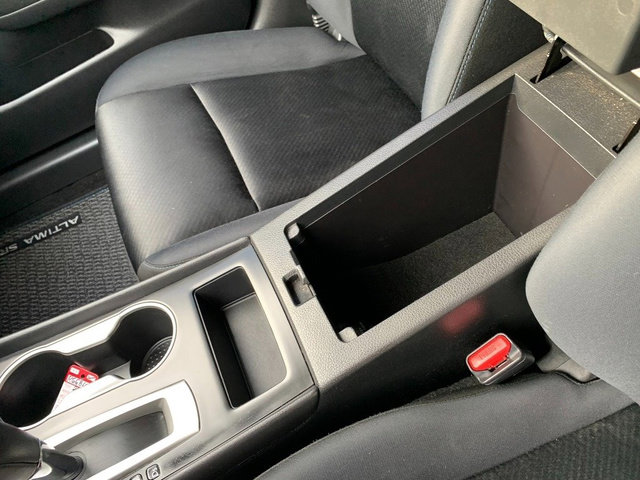 Used 2016 Nissan Altima 2.5 SR w/ LED Appearance Package image 23