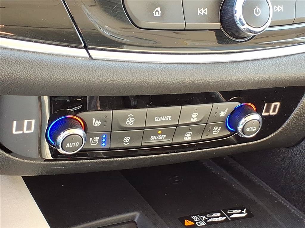 Used 2024 Buick Enclave Avenir w/ Avenir Technology Package AWD/4WD image 32