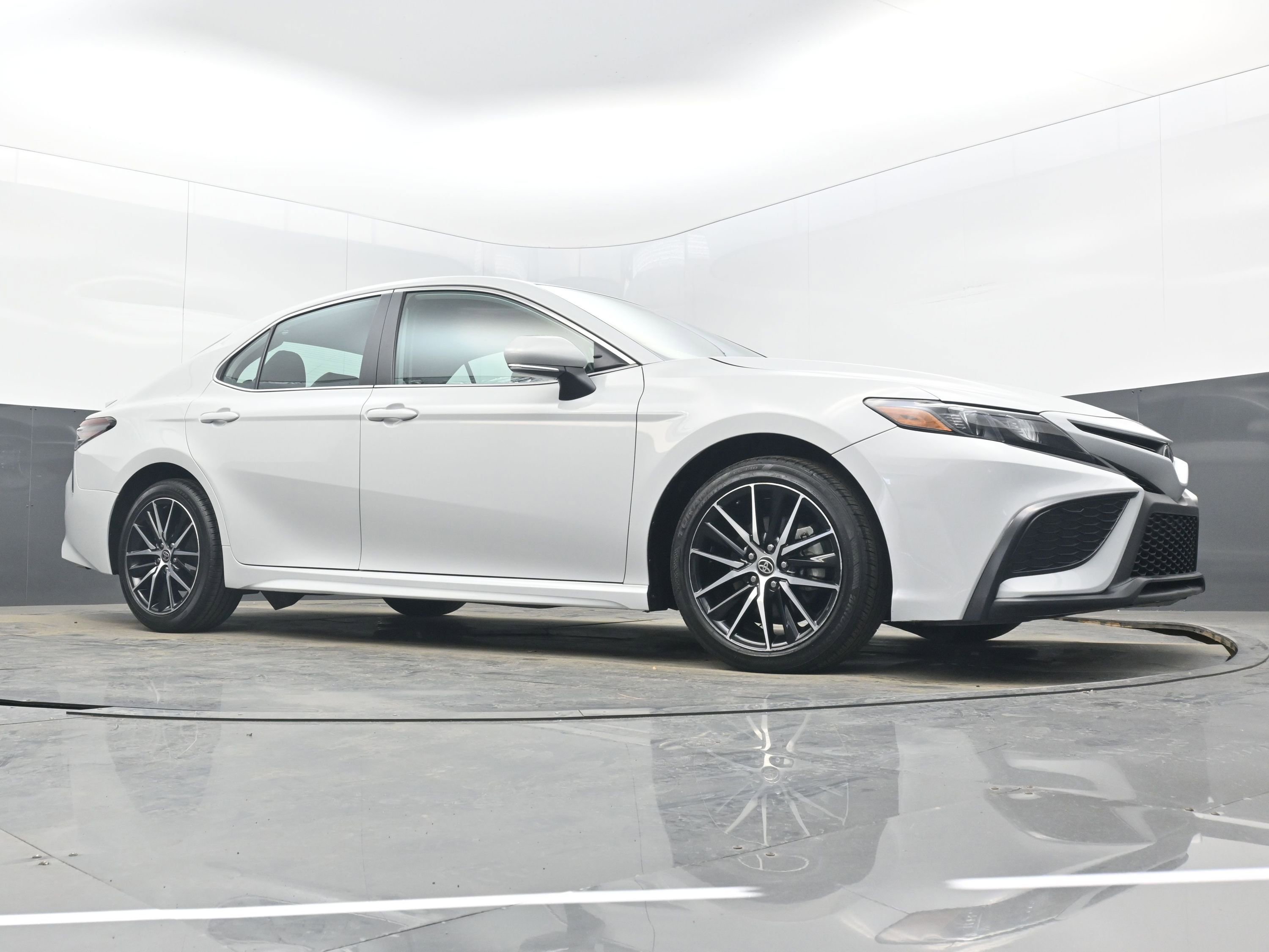 Used 2024 Toyota Camry SE image 24