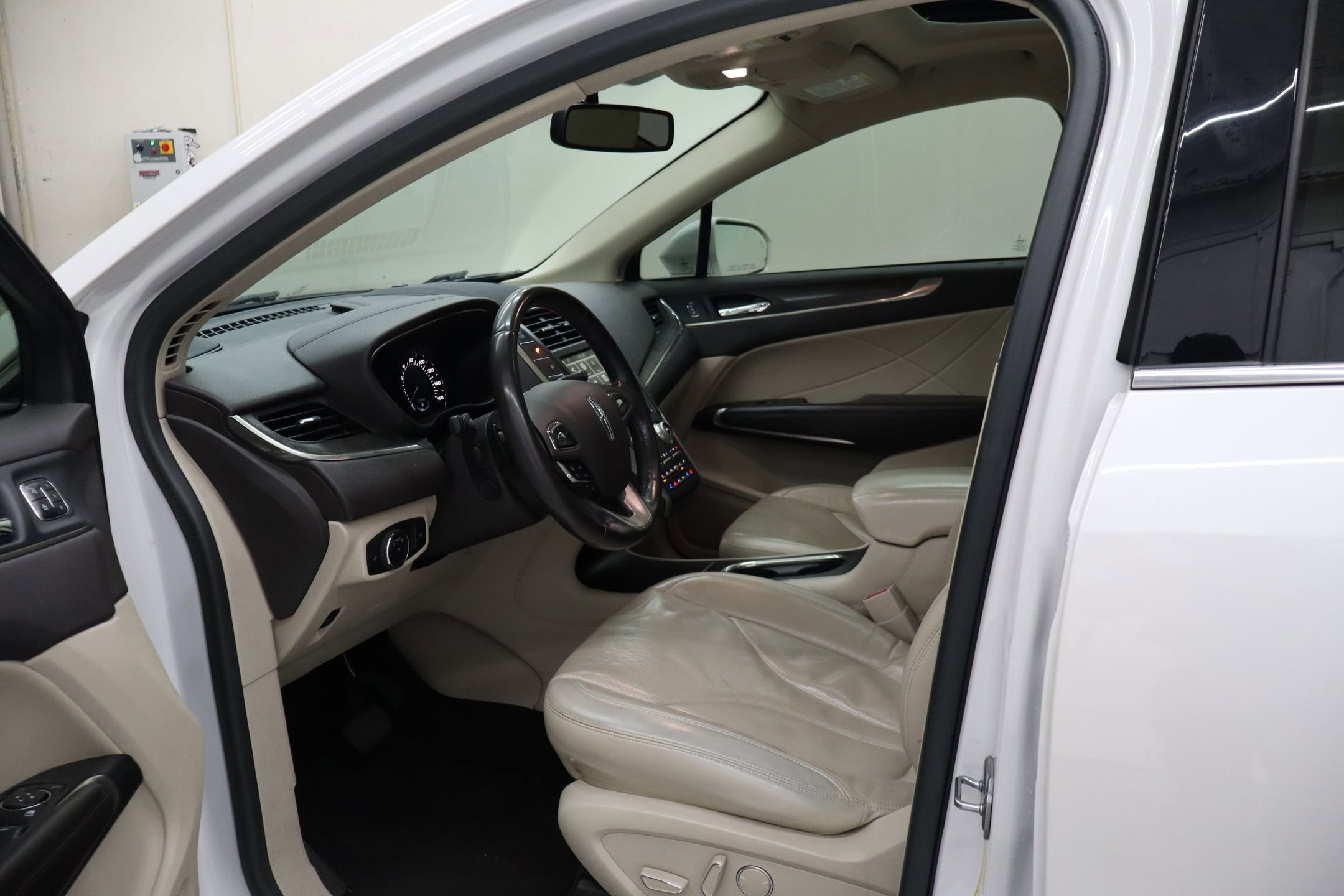 Used 2017 Lincoln MKC Reserve FWD image 26