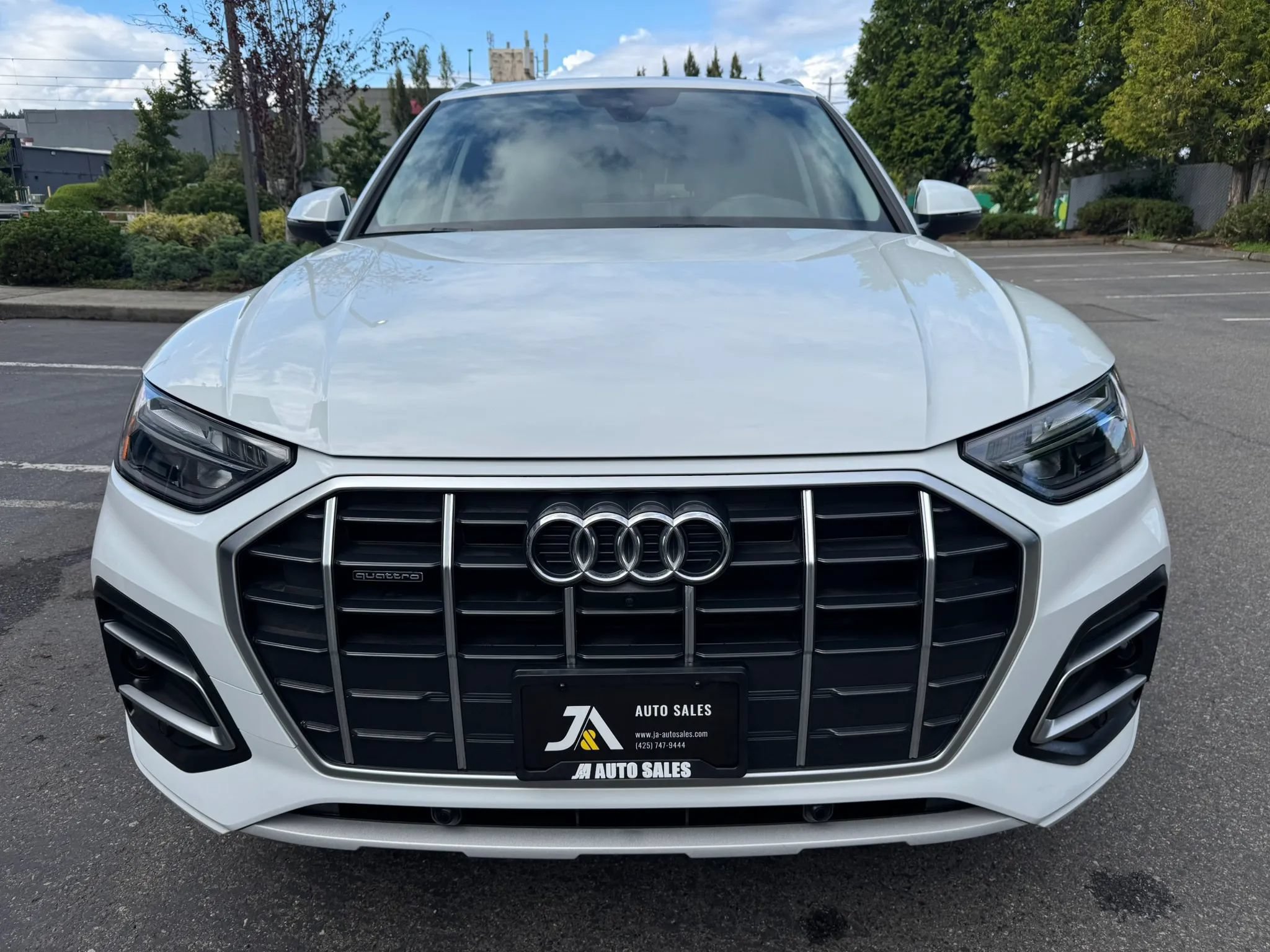 Used 2023 Audi Q5 2.0T Premium Plus w/ Premium Plus Package AWD/4WD image 3