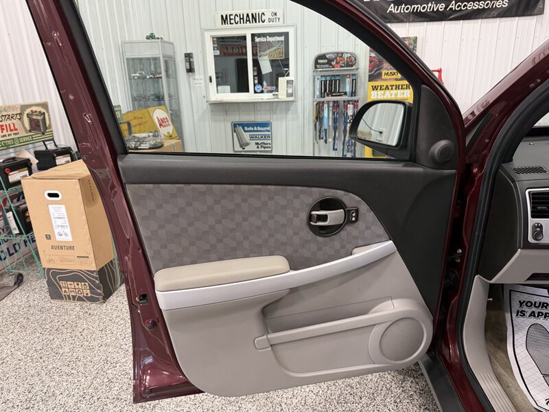 Used 2007 Chevrolet Equinox LS AWD/4WD image 26