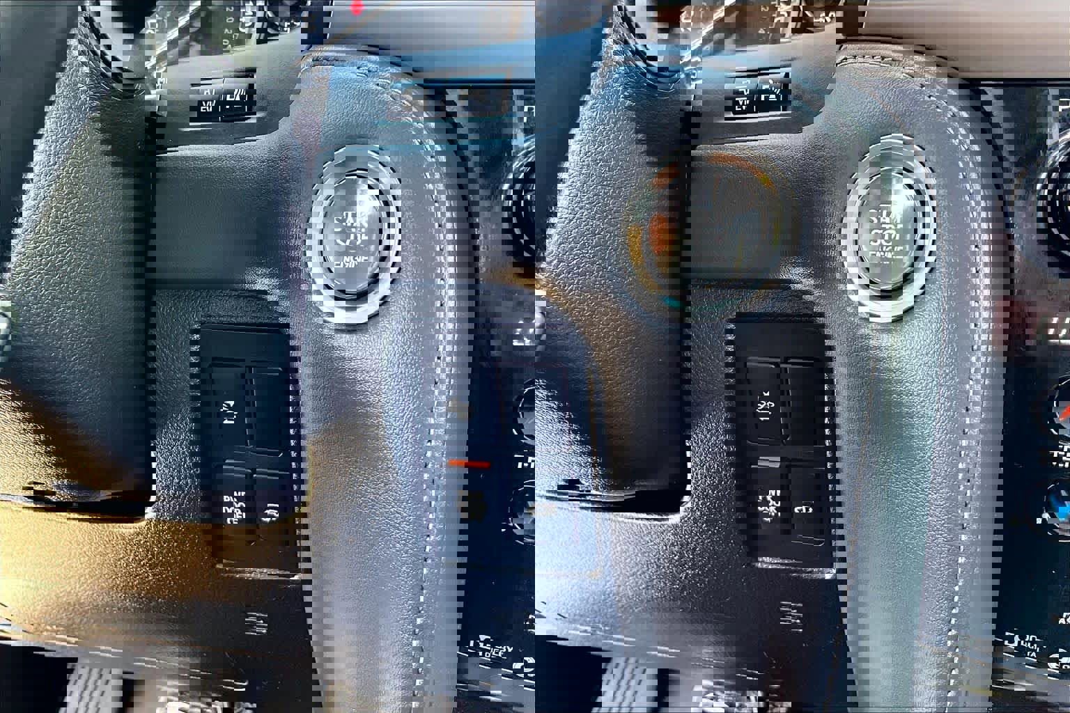 Used 2019 Lexus LX 570 4WD w/ Luxury Package image 33