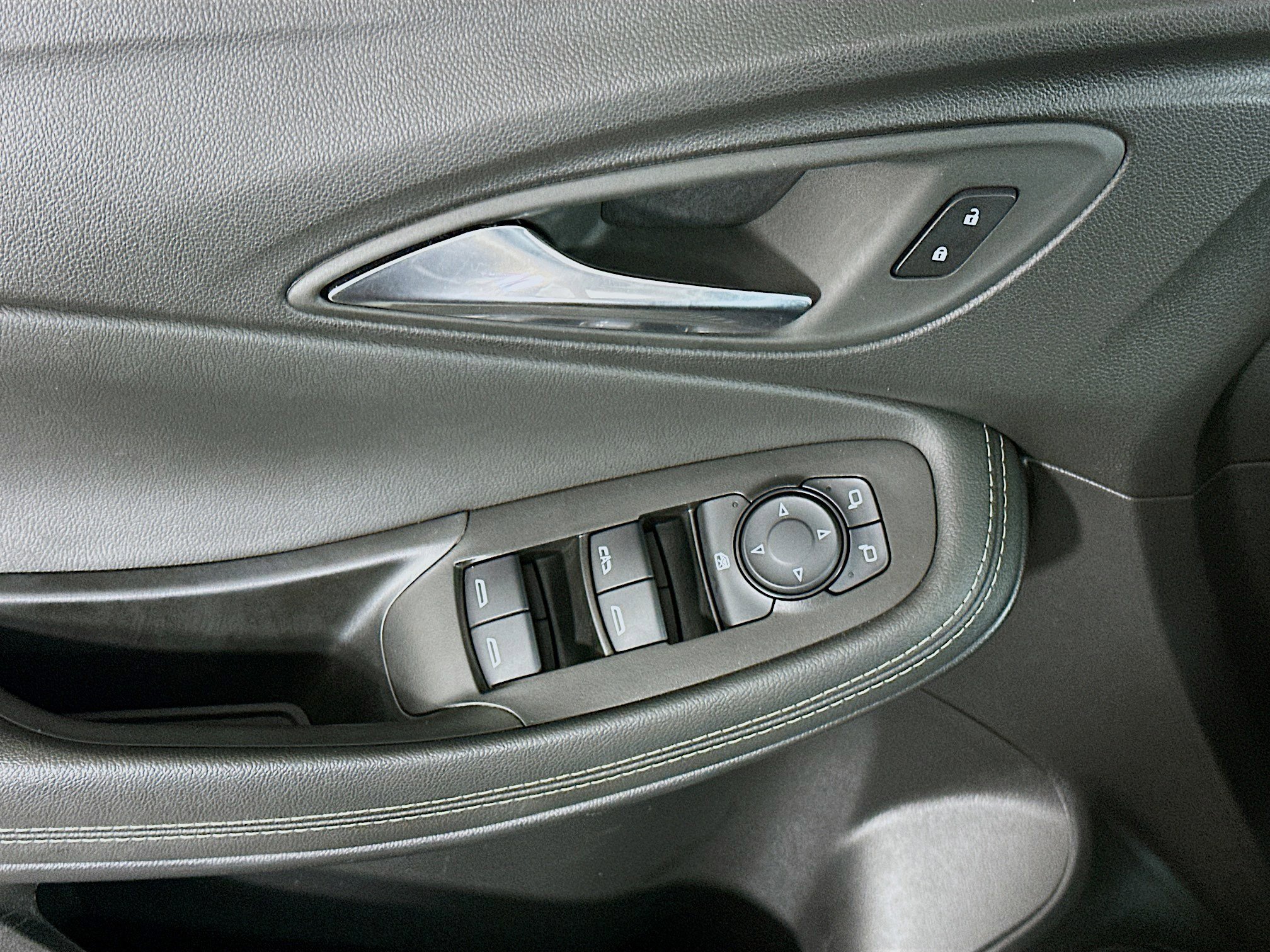 Used 2025 Buick Encore GX Preferred image 15