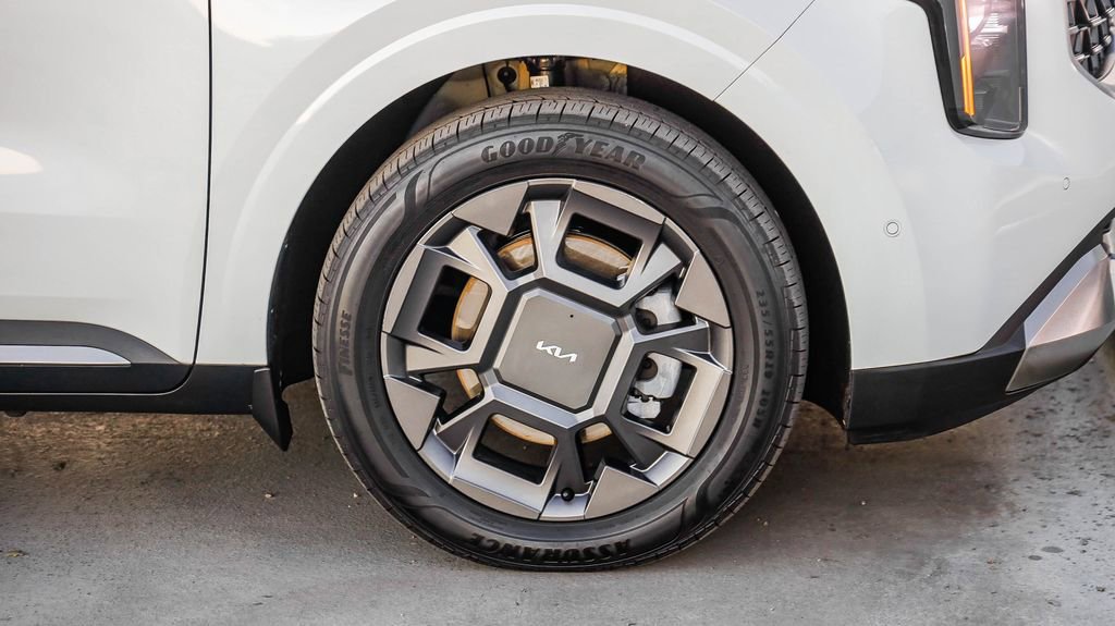 Used 2026 Kia Carnival SX image 11