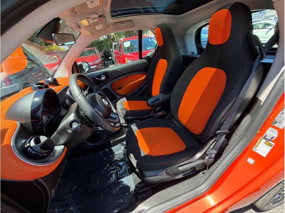 Used 2016 smart fortwo Proxy RWD image 14