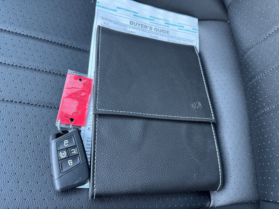 Used 2022 Volkswagen Tiguan SE image 38