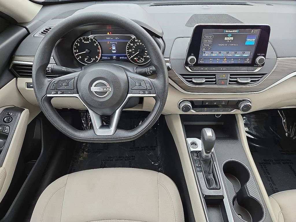 Used 2025 Nissan Altima 2.5 SV FWD image 17