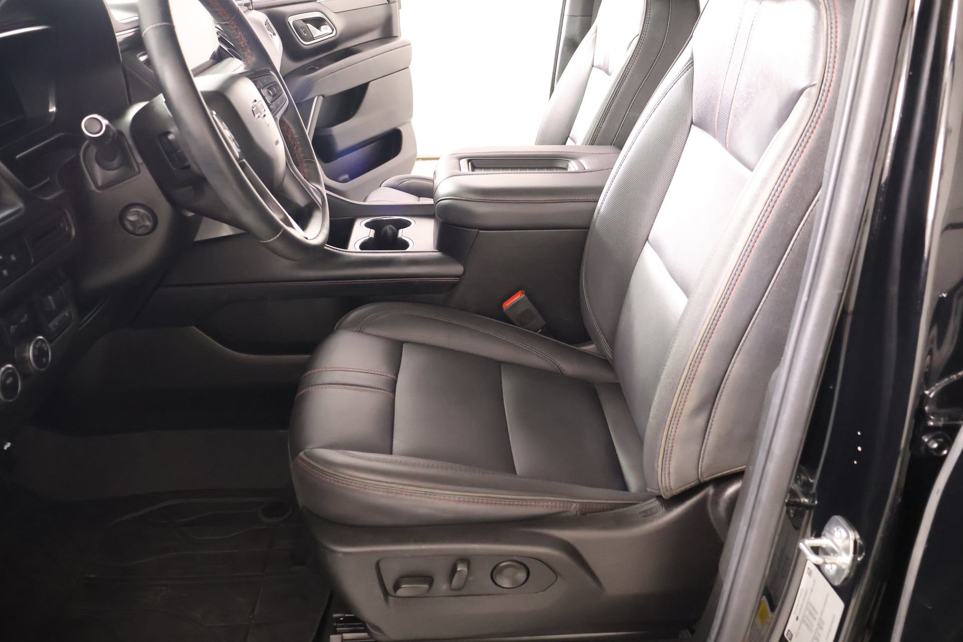 Used 2024 Chevrolet Tahoe RST w/ Luxury Package AWD/4WD image 12