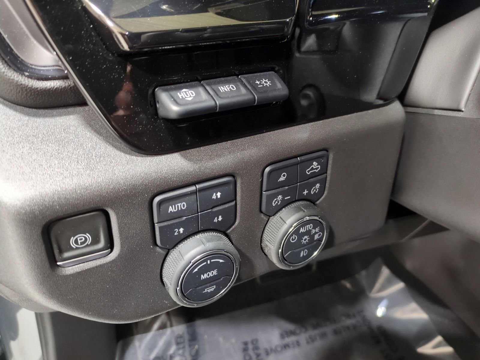 Used 2023 Chevrolet Silverado 1500 ZR2 w/ Technology Package AWD/4WD image 21