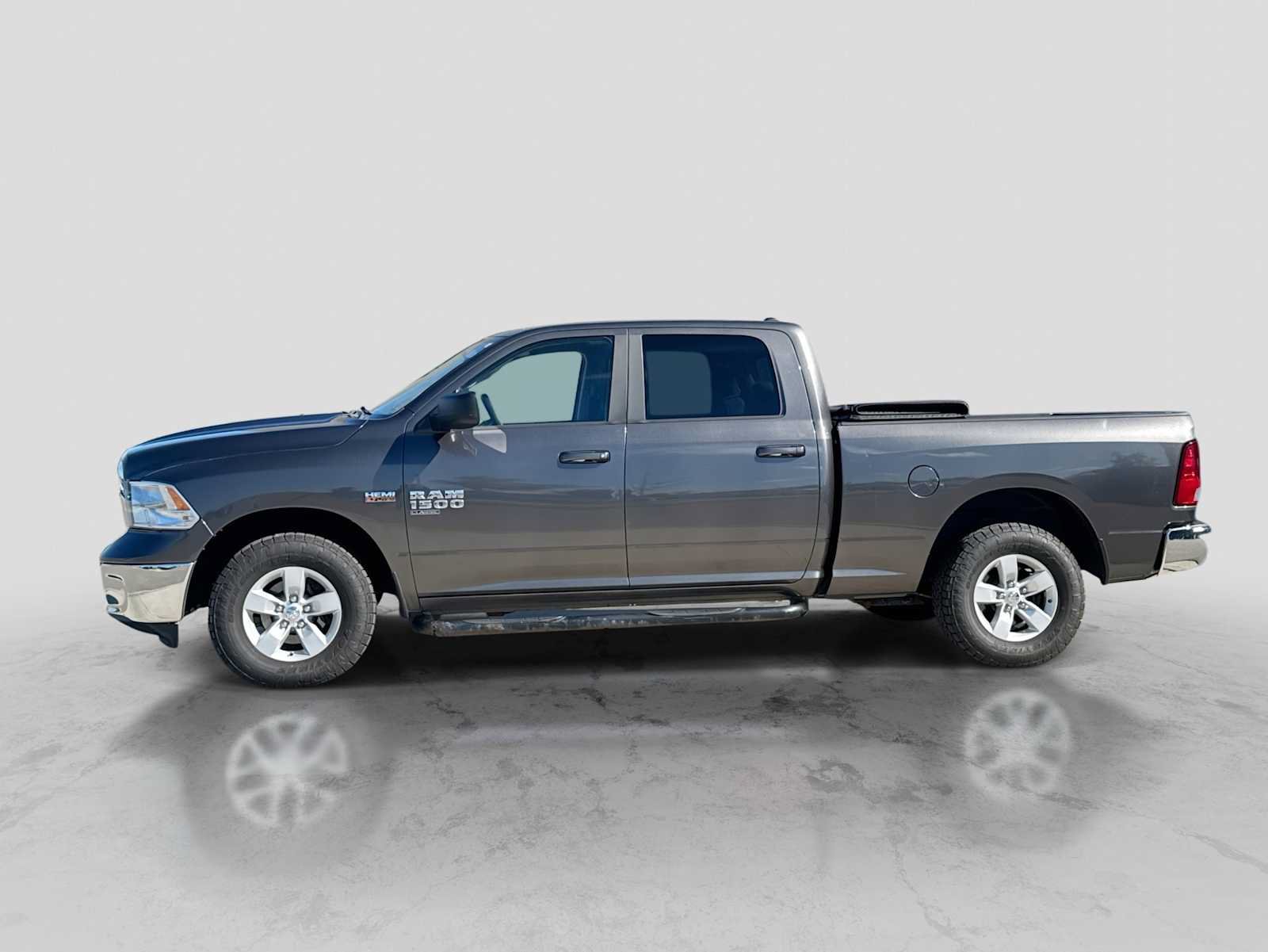 Used 2019 RAM 1500 Classic SLT AWD/4WD image 3