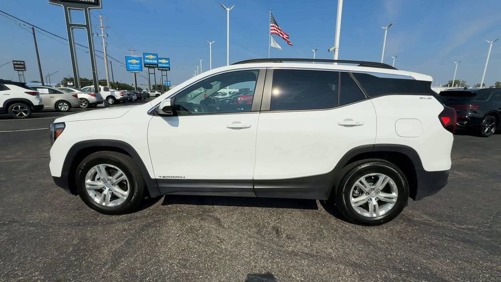 Used 2024 GMC Terrain SLE w/ Driver Convenience Package FWD image 5