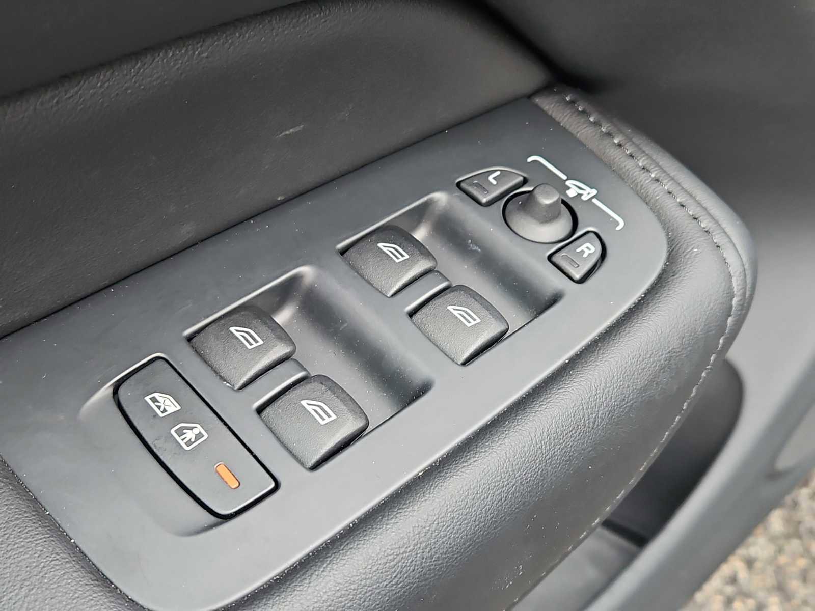 Used 2023 Volvo XC60 B5 Plus w/ Climate Package image 29