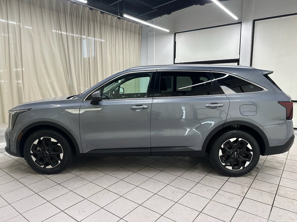 Used 2024 Kia Sorento S image 10