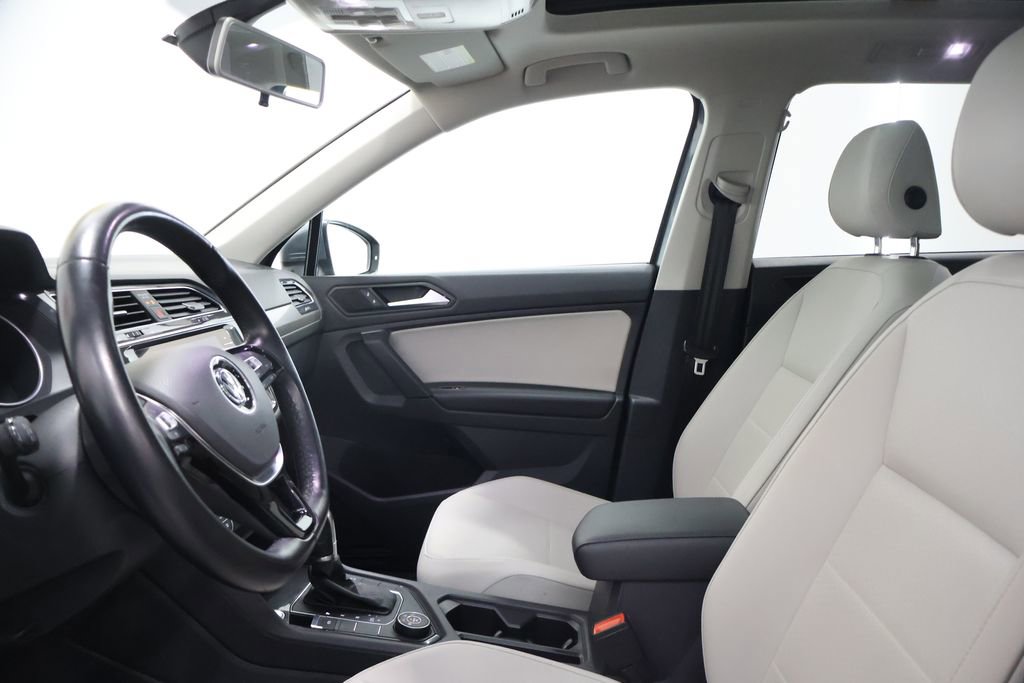 Used 2019 Volkswagen Tiguan SE w/ Panoramic Sunroof Package image 13