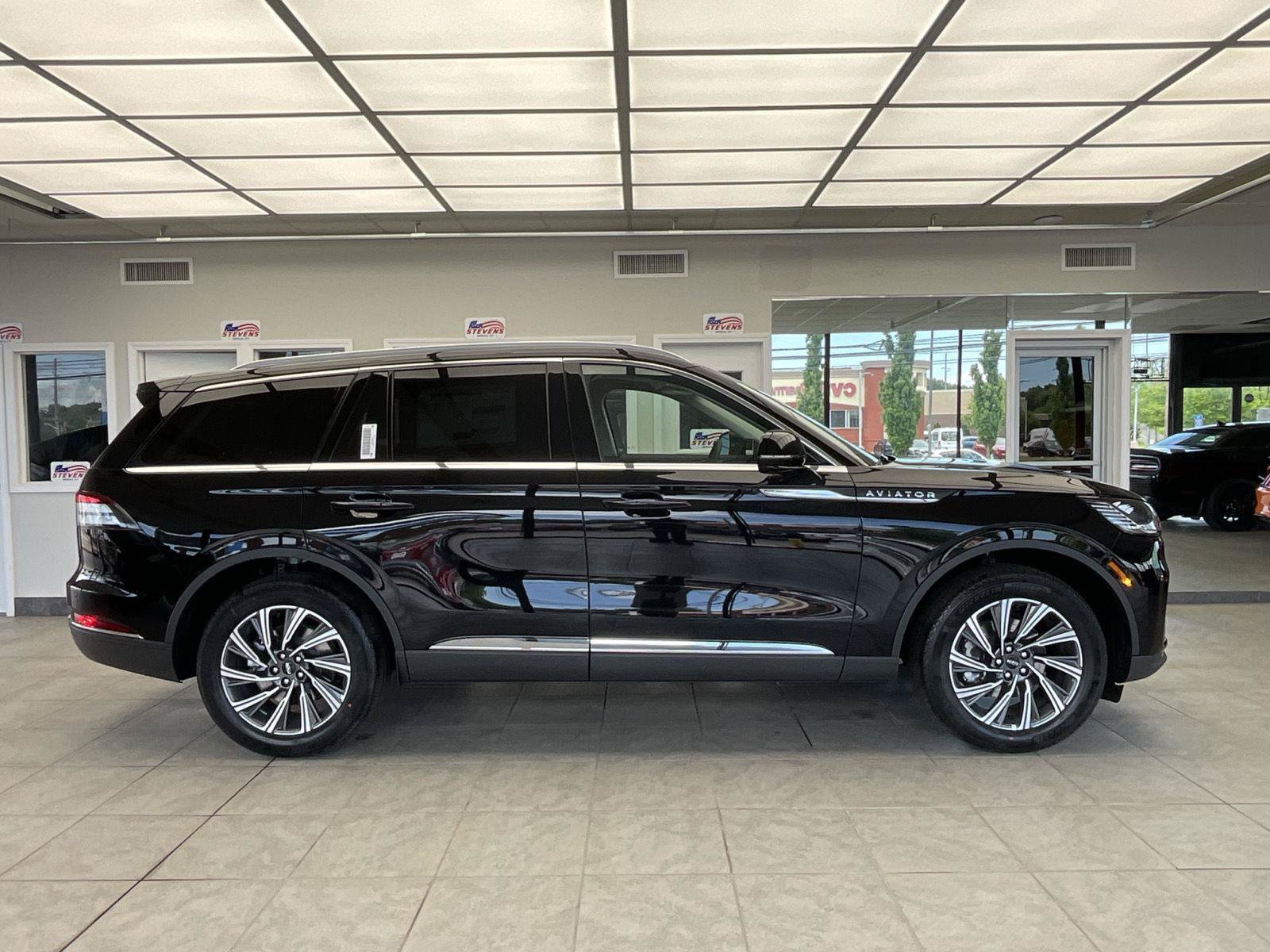 New 2026 Lincoln Aviator AWD image 4