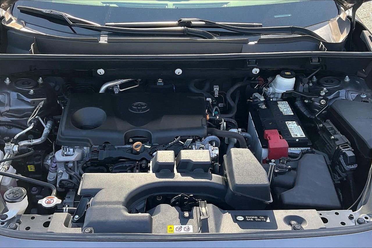 Used 2022 Toyota RAV4 XLE image 37