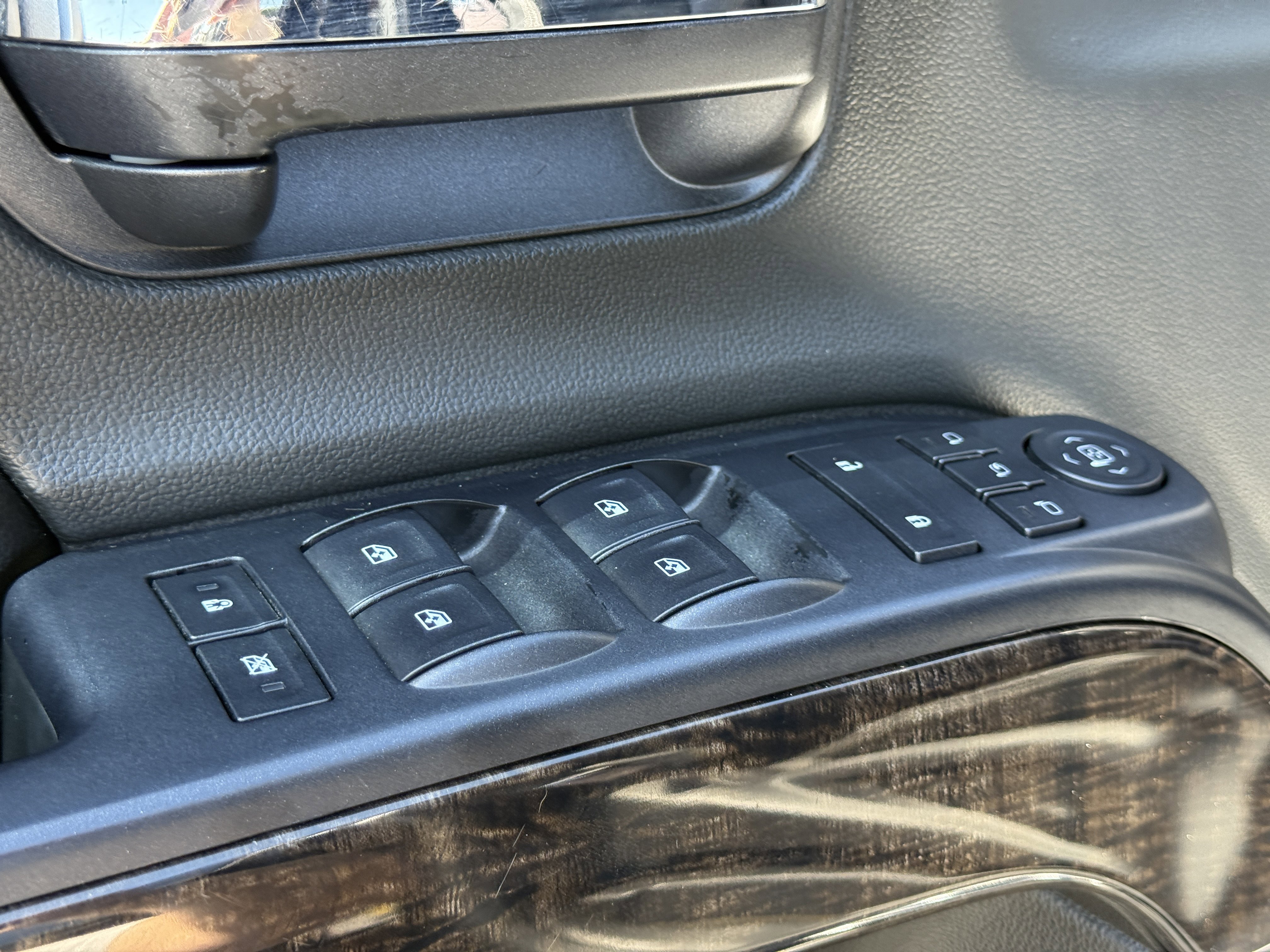 Used 2016 GMC Sierra 2500 Denali w/ Duramax Plus Package AWD/4WD image 15