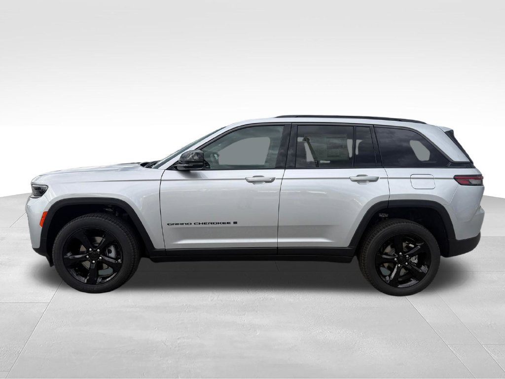 New 2026 Jeep Grand Cherokee Limited w/ Limited Altitude Package AWD/4WD image 2