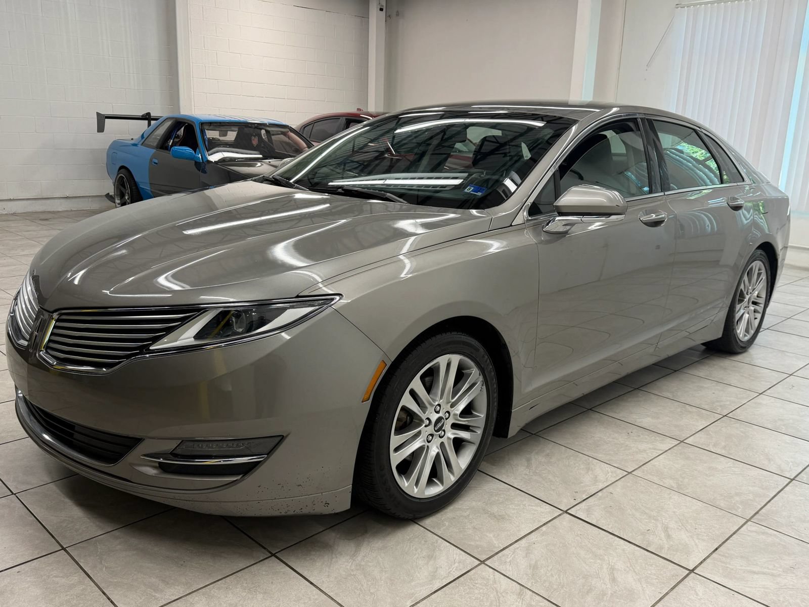 Used 2015 Lincoln MKZ FWD image 3