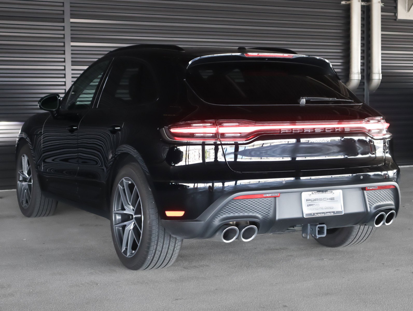 Certified 2024 Porsche Macan AWD/4WD image 3