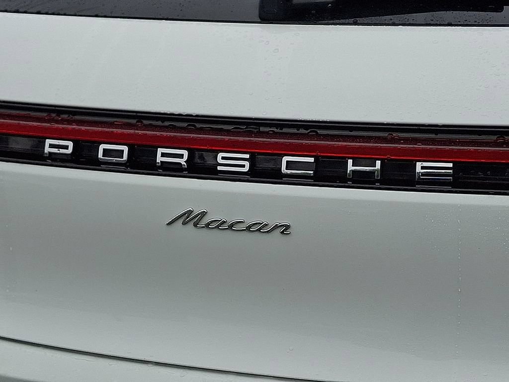 Used 2024 Porsche Macan AWD/4WD image 30