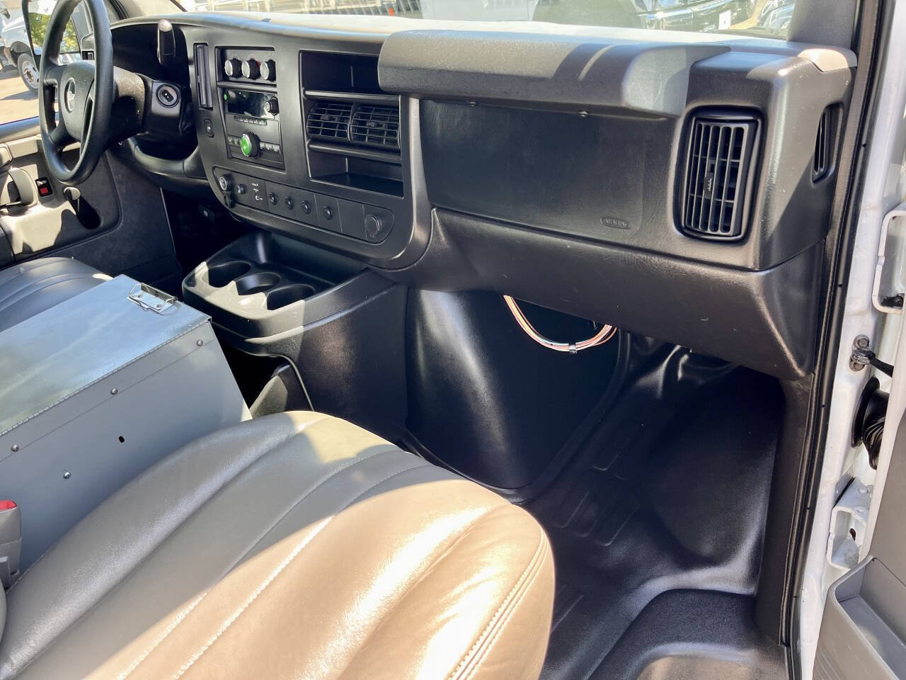 Used 2013 Chevrolet Express 2500 RWD image 13