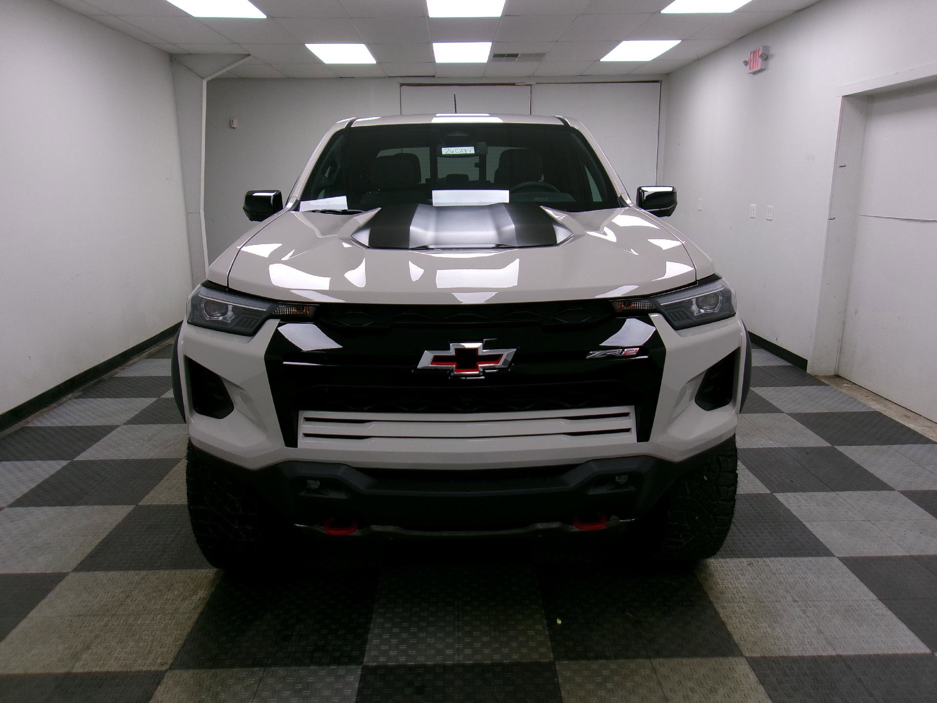 New 2026 Chevrolet Colorado ZR2 w/ Technology Package AWD/4WD image 16