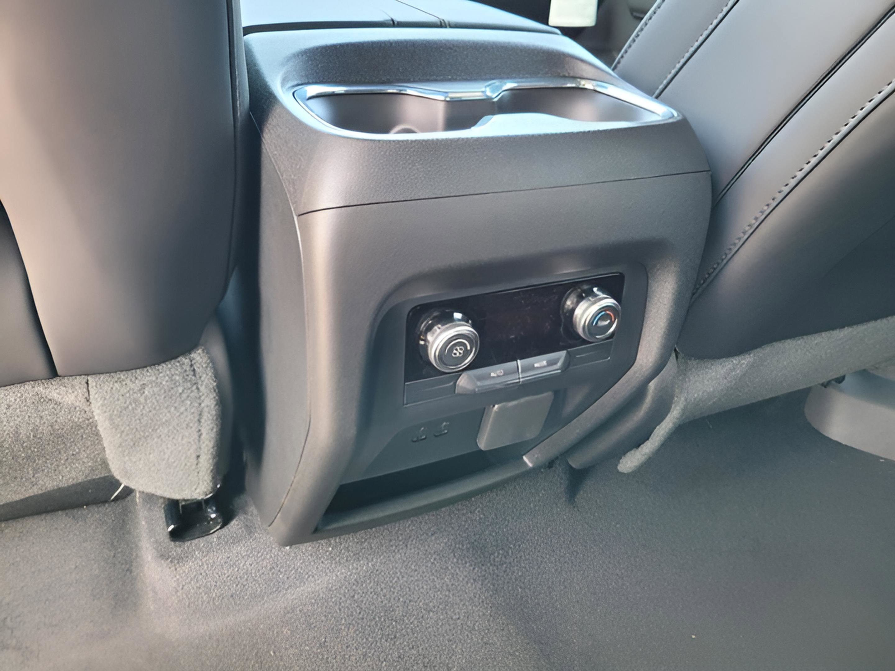 New 2025 GMC Acadia Elevation w/ Elevation Premium Package image 14