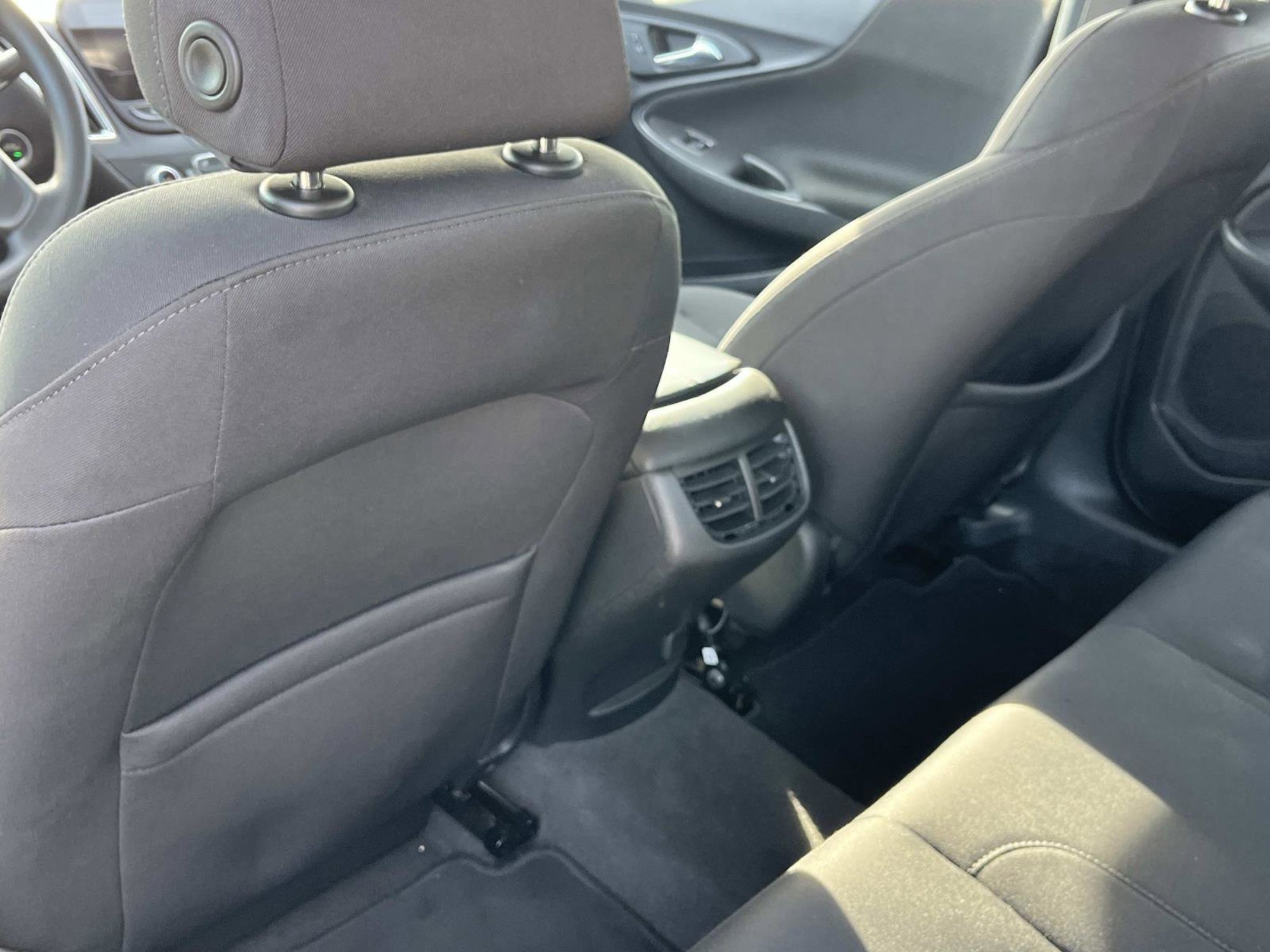 Used 2021 Chevrolet Malibu LT FWD image 18