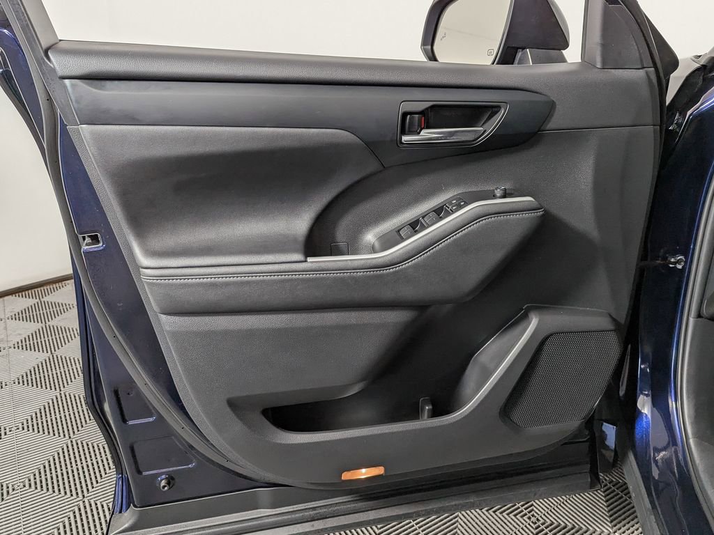 Used 2024 Toyota Highlander XSE image 16