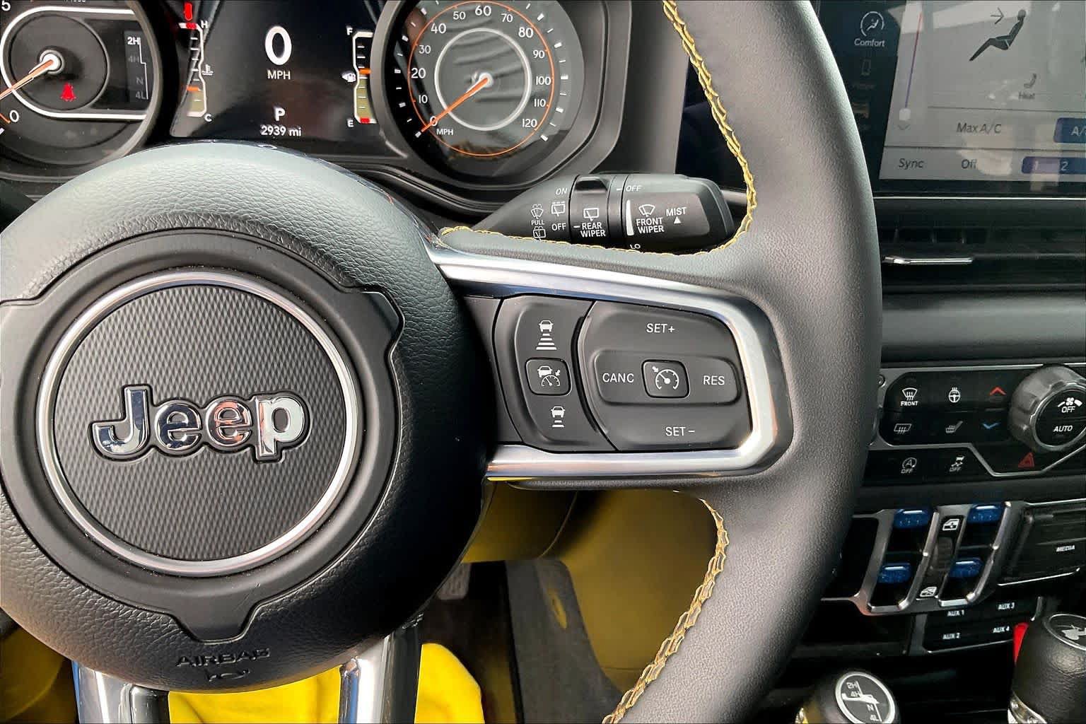 Used 2024 Jeep Wrangler Unlimited Sahara AWD/4WD image 24
