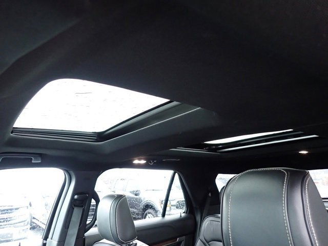 Used 2019 Ford Explorer Platinum image 25