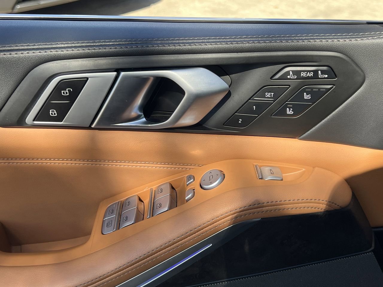 Used 2023 BMW X7 xDrive40i w/ Executive Package image 23