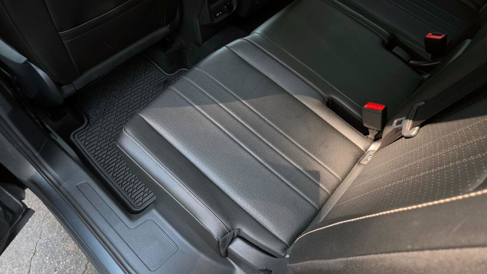 Certified 2024 Volkswagen Tiguan SE R-Line FWD image 41