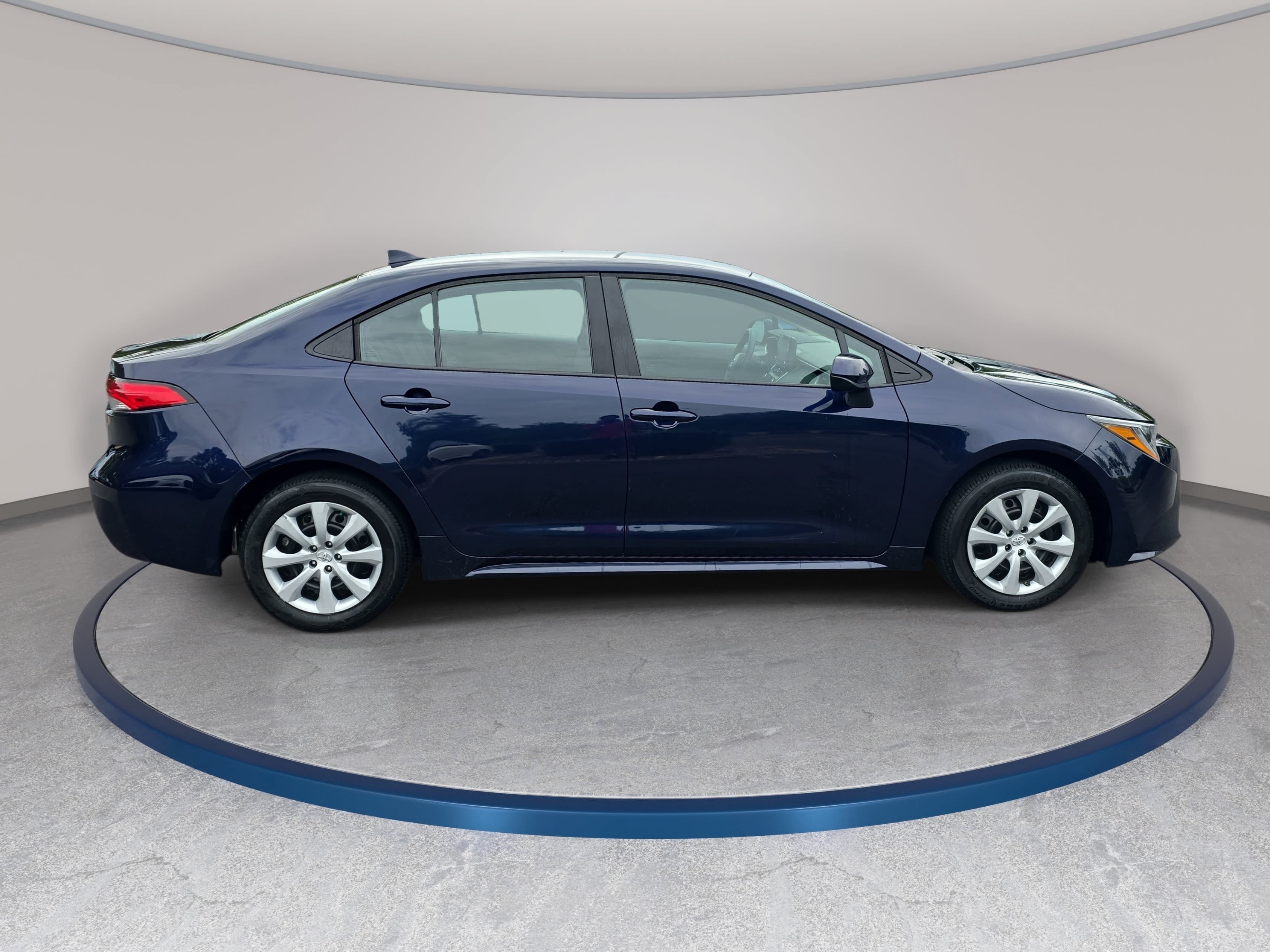 Used 2022 Toyota Corolla LE FWD image 4