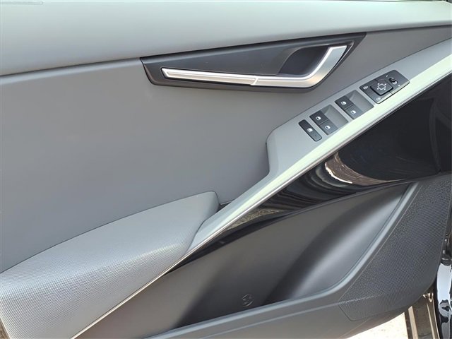 New 2025 Kia Niro EX image 18