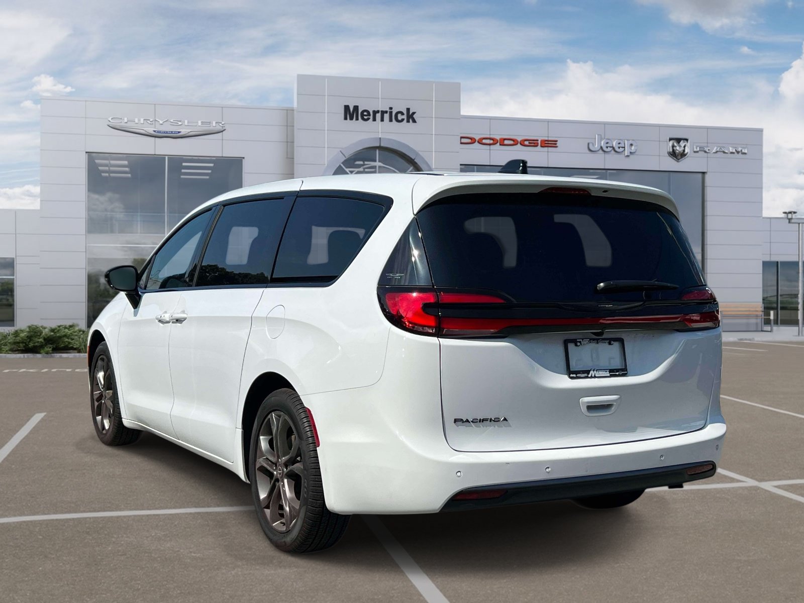 Used 2026 Chrysler Pacifica Select FWD image 6