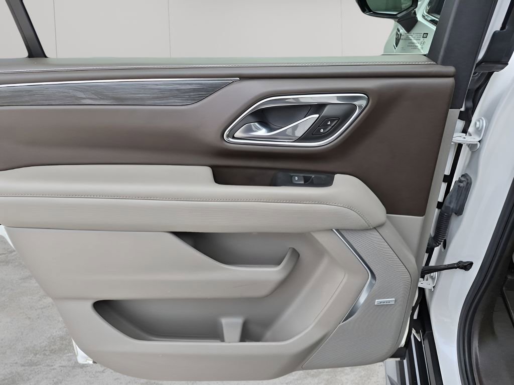 Used 2022 GMC Yukon XL SLT w/ SLT Premium Package image 17