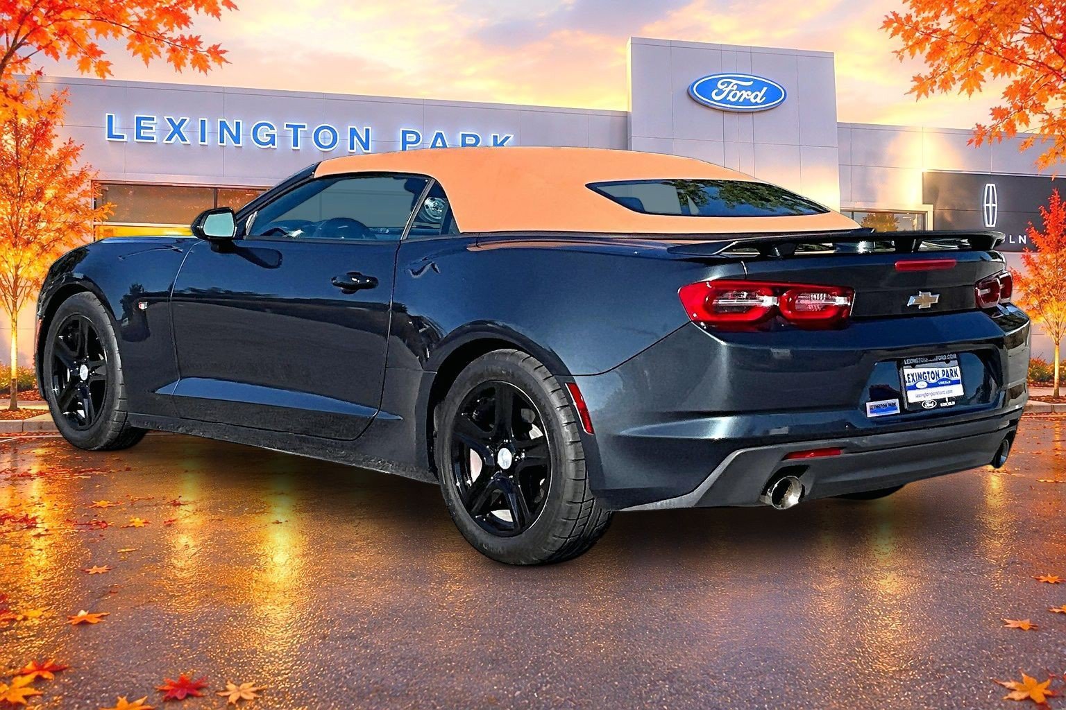 Used 2020 Chevrolet Camaro LT RWD image 4